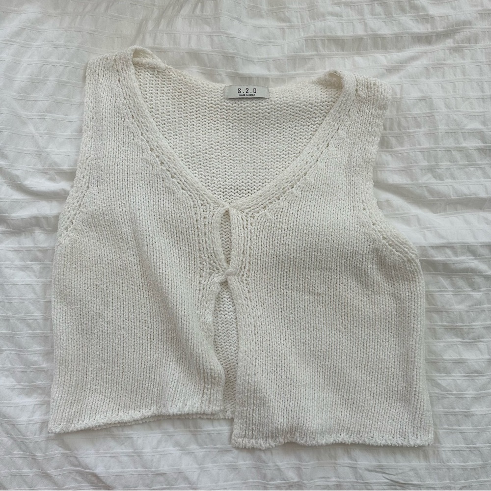 White knit vest